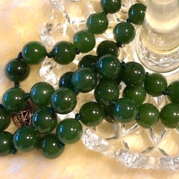 100% Jade Bead Necklace (vintage) - Picture 2 of 4